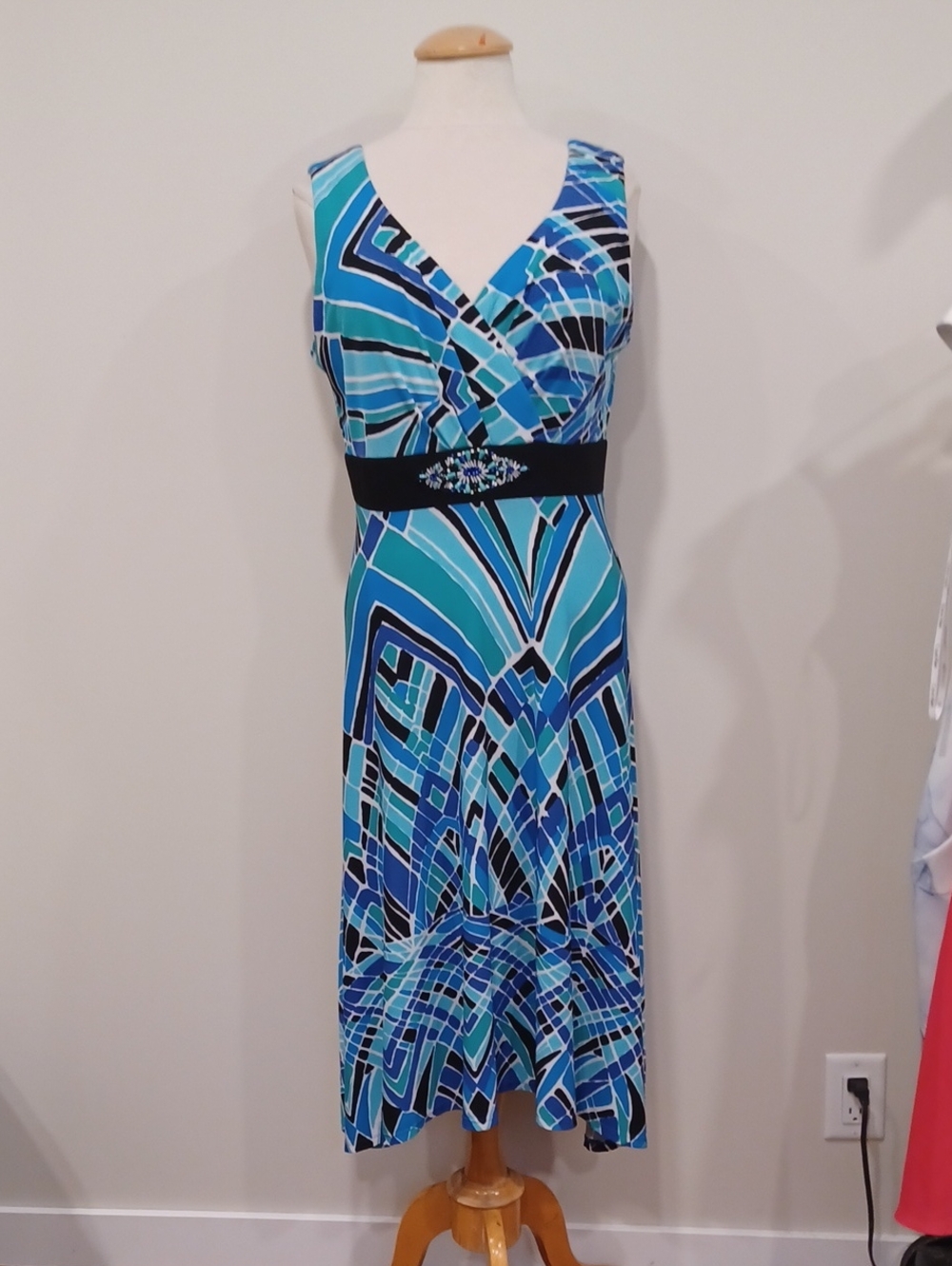 Cleo Sleeveless V Neck Pull On Stretch Dress- Sz. 12